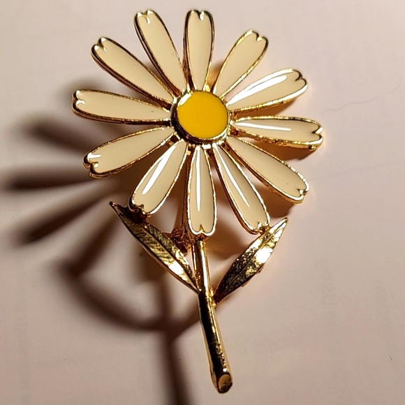 Vintage Daisy Enameled Goldtone Pin Brooch With Free Gift Bag 3" Hippie Boho - Picture 1 of 4